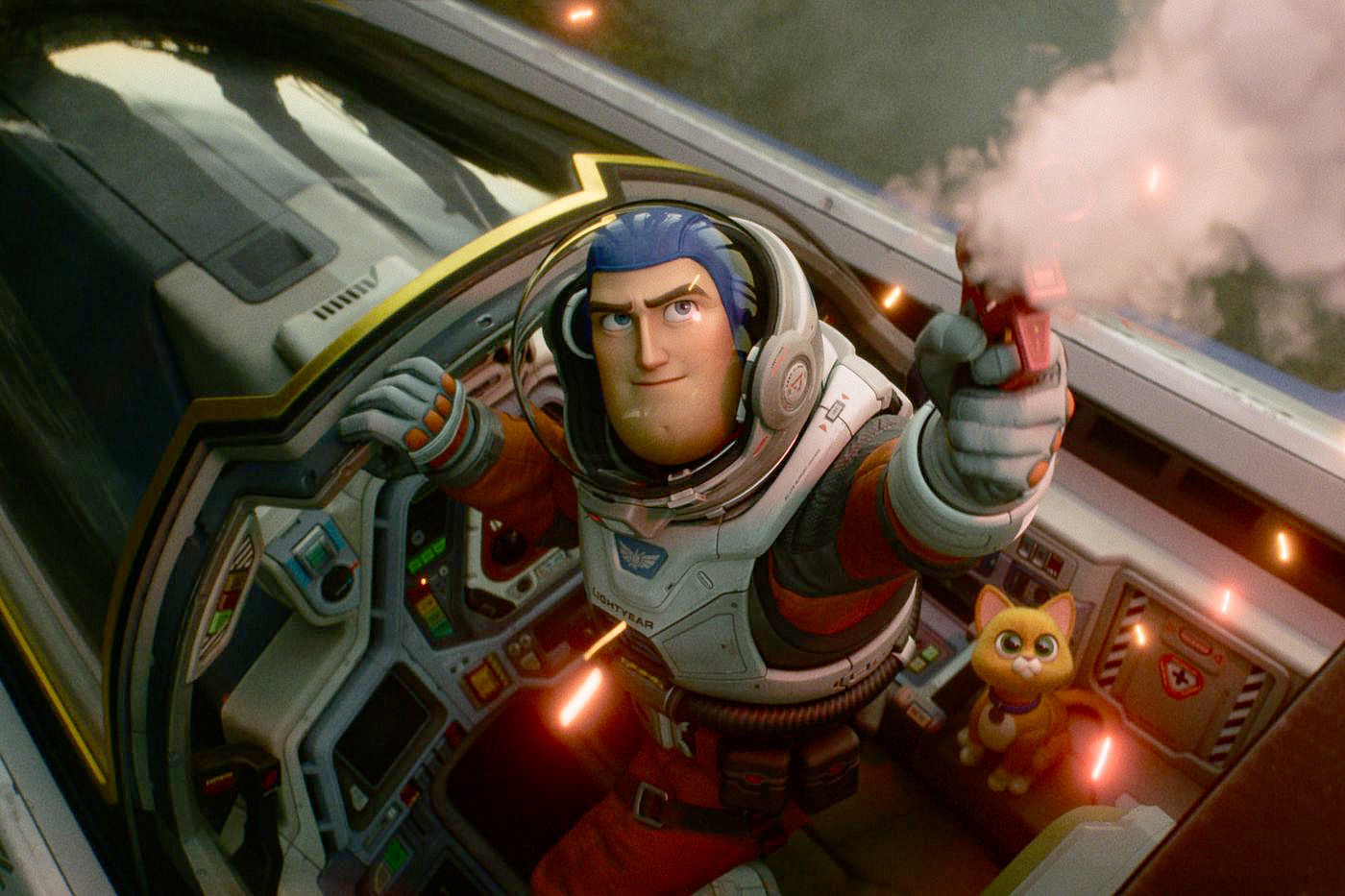 4-lightyear-va-hanh-trinh-tao-nen-mot-bom-tan-imax-tai-gia