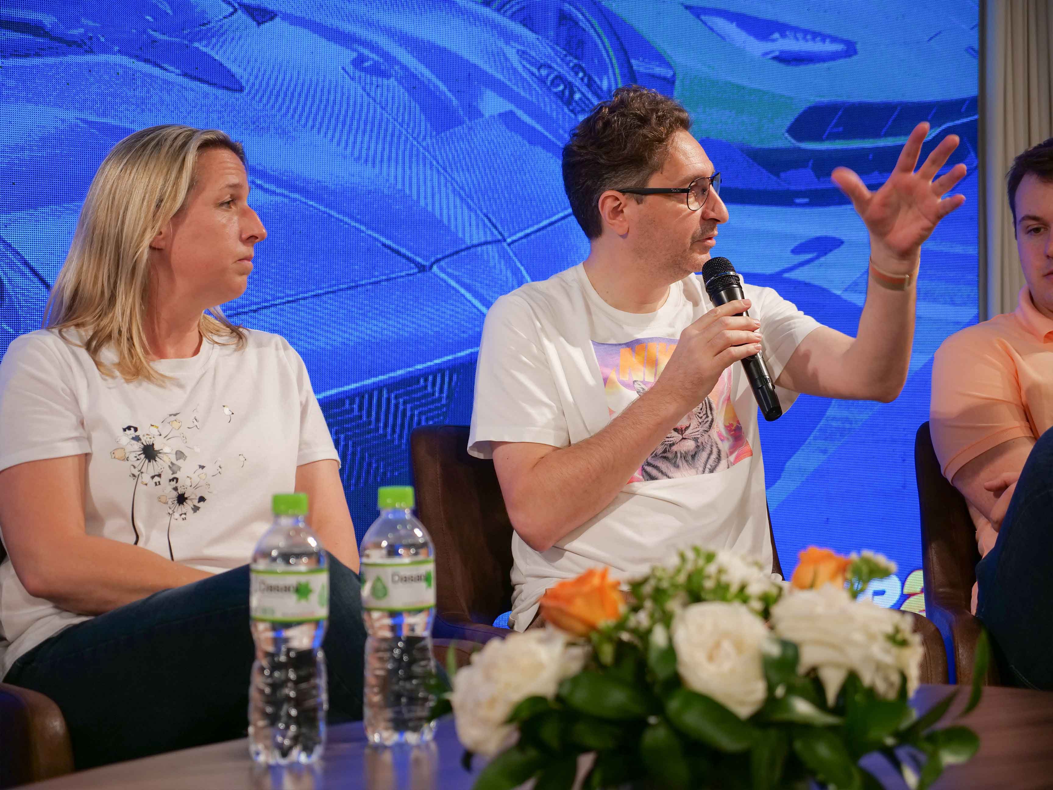 8-a-glass-egg-x-zynga-talk-bat-mi-cach-glass-egg-va-zynga-dua-sieu-xe-vao-the-gioi-csr-racing-2